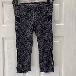 Athleta XS Cropped Leggings